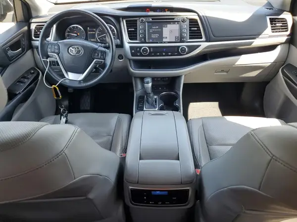 5TDDZRFH2JS808454 2018 TOYOTA HIGHLANDER - Image 8