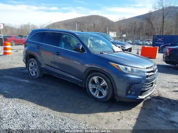 5TDDZRFH2JS811211 2018 TOYOTA HIGHLANDER - Image 1