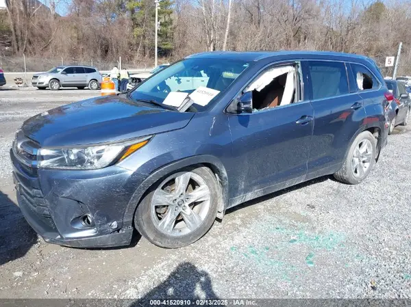 5TDDZRFH2JS811211 2018 TOYOTA HIGHLANDER - Image 2