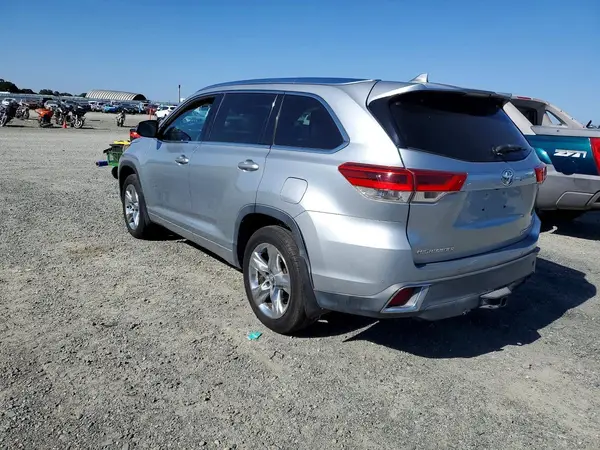 5TDDZRFH2JS824072 2018 TOYOTA HIGHLANDER - Image 2