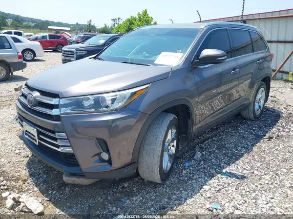 5TDDZRFH2JS830860 2018 TOYOTA HIGHLANDER - Image 2