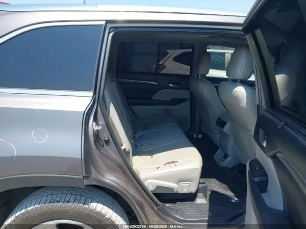 5TDDZRFH2JS830860 2018 TOYOTA HIGHLANDER - Image 8