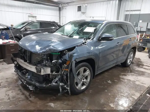 5TDDZRFH2JS833192 2018 TOYOTA HIGHLANDER - Image 2