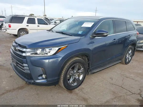 5TDDZRFH2JS842877 2018 TOYOTA HIGHLANDER - Image 2