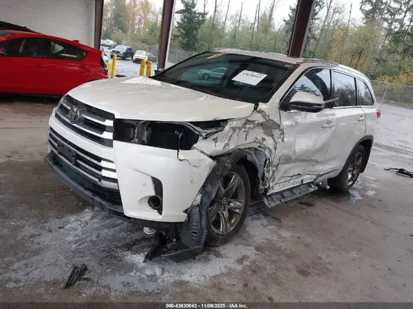 5TDDZRFH2JS847142 2018 TOYOTA HIGHLANDER - Image 2