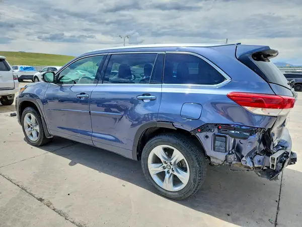 5TDDZRFH2JS870498 2018 TOYOTA HIGHLANDER - Image 2