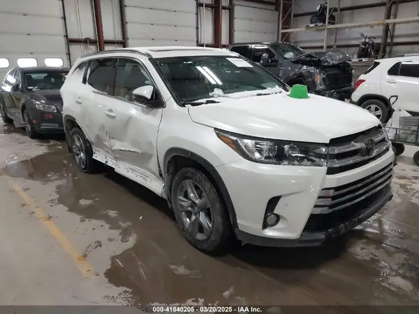 5TDDZRFH2JS874888 2018 TOYOTA HIGHLANDER - Image 1