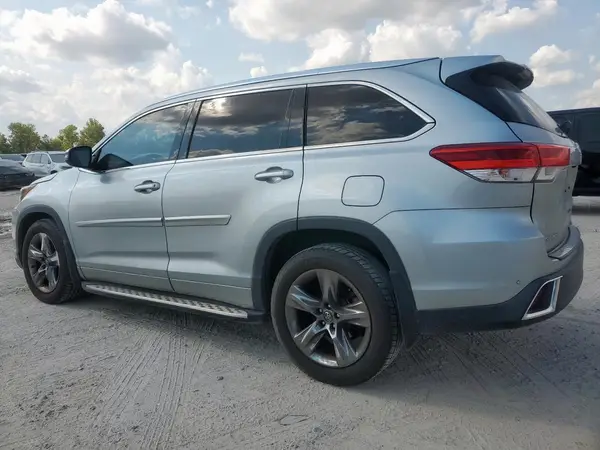 5TDDZRFH2JS885518 2018 TOYOTA HIGHLANDER - Image 2
