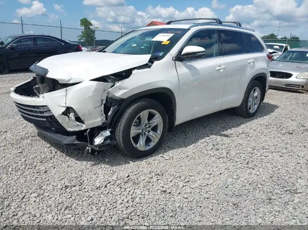 5TDDZRFH2JS886491 2018 TOYOTA HIGHLANDER - Image 2