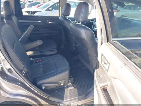 5TDDZRFH2JS887222 2018 TOYOTA HIGHLANDER - Image 8