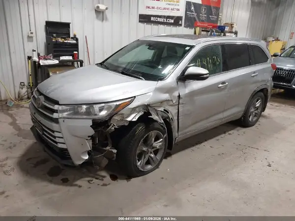 5TDDZRFH2JS902382 2018 TOYOTA HIGHLANDER - Image 2