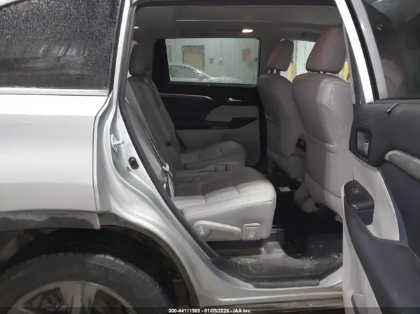 5TDDZRFH2JS902382 2018 TOYOTA HIGHLANDER - Image 8