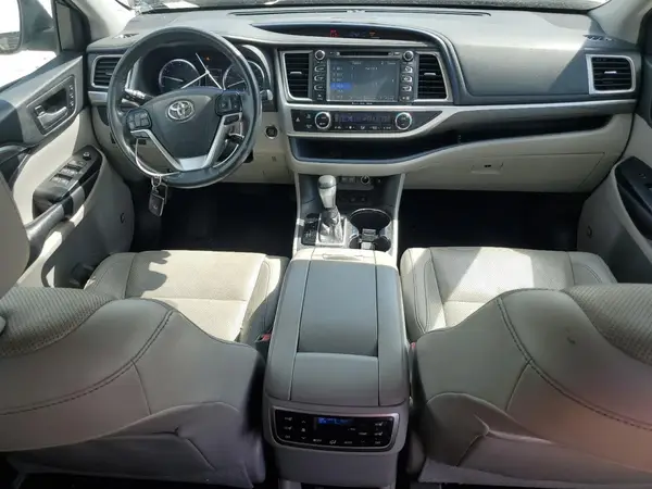 5TDDZRFH2JS905752 2018 TOYOTA HIGHLANDER - Image 8