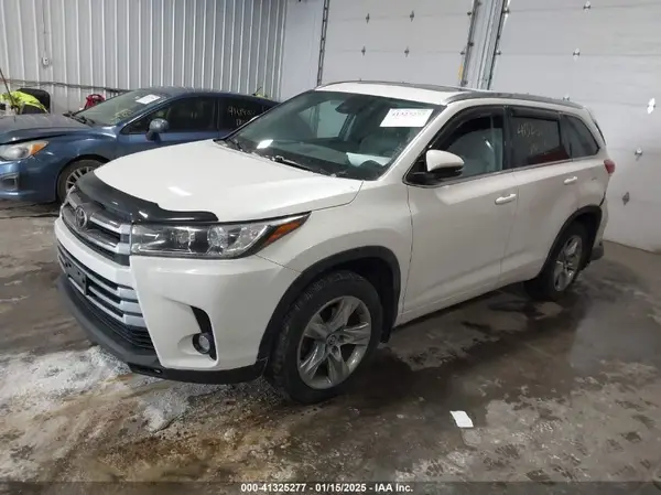 5TDDZRFH2KS714611 2019 TOYOTA HIGHLANDER - Image 2