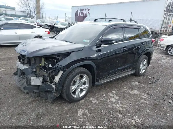 5TDDZRFH2KS743252 2019 TOYOTA HIGHLANDER - Image 2