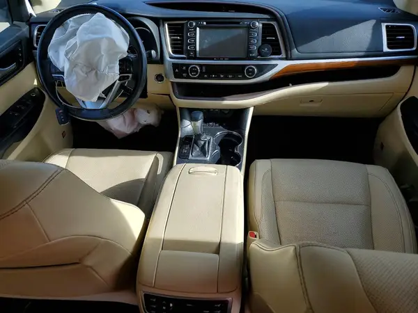 5TDDZRFH2KS747804 2019 TOYOTA HIGHLANDER - Image 8