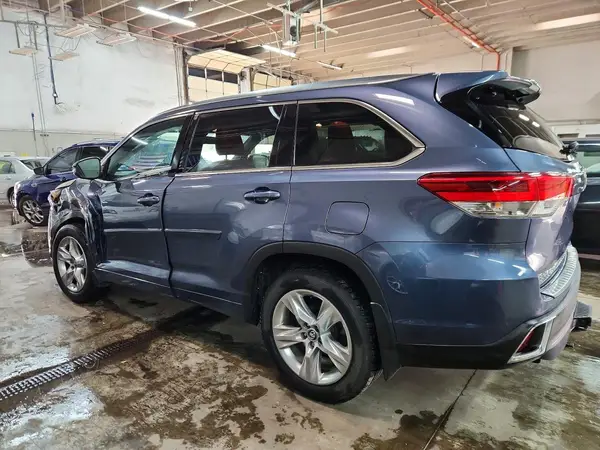 5TDDZRFH2KS921211 2019 TOYOTA HIGHLANDER - Image 2
