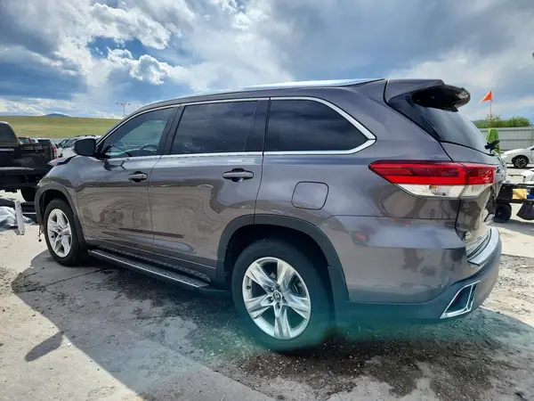 5TDDZRFH2KS941281 2019 TOYOTA HIGHLANDER - Image 2