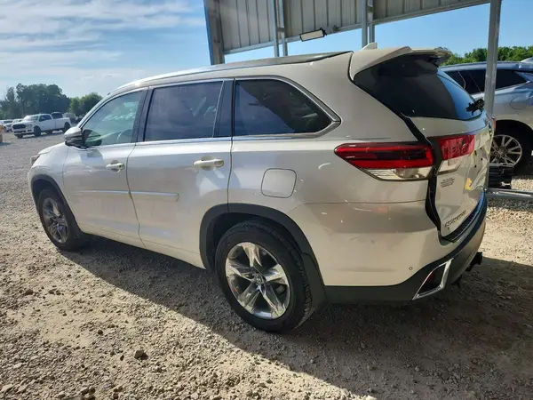 5TDDZRFH2KS965144 2019 TOYOTA HIGHLANDER - Image 2