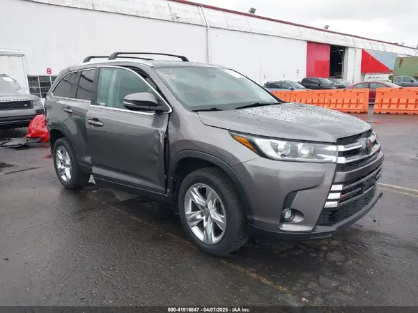 5TDDZRFH2KS969307 2019 TOYOTA HIGHLANDER - Image 1
