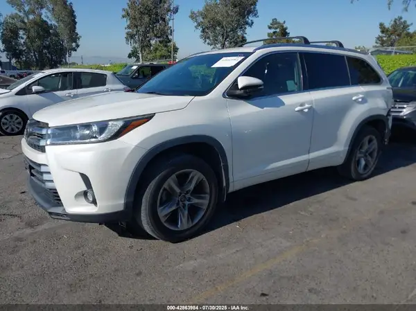 5TDDZRFH2KS990660 2019 TOYOTA HIGHLANDER - Image 2