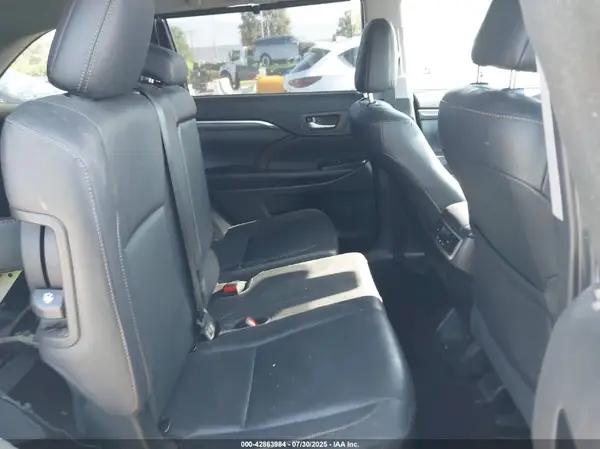 5TDDZRFH2KS990660 2019 TOYOTA HIGHLANDER - Image 8