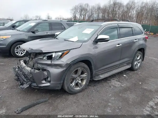 5TDDZRFH2KS992036 2019 TOYOTA HIGHLANDER - Image 2