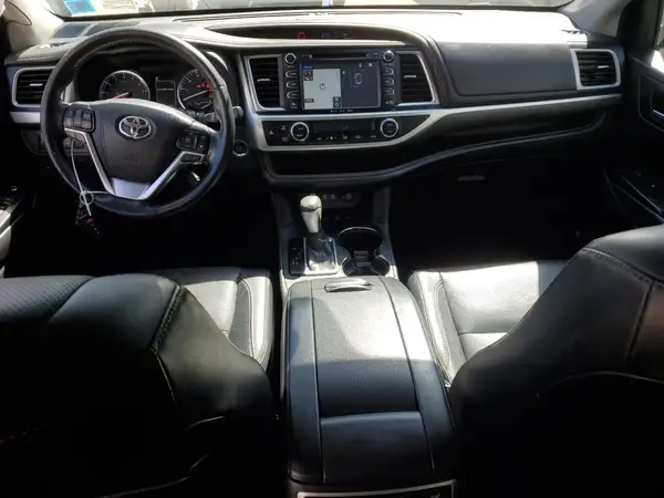5TDDZRFH3HS371946 2017 TOYOTA HIGHLANDER - Image 8
