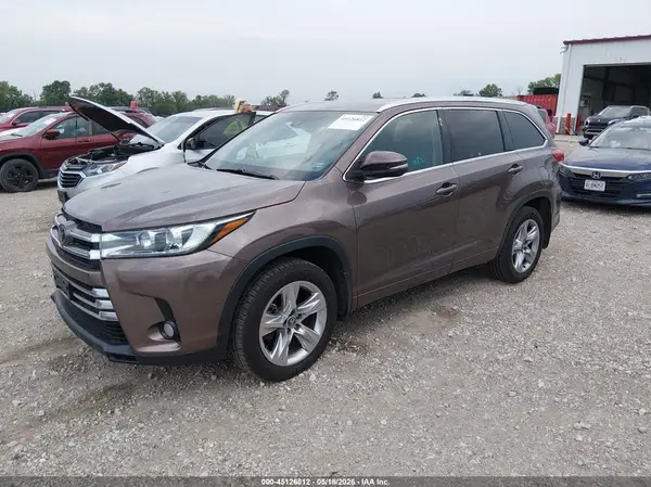 5TDDZRFH3HS372675 2017 TOYOTA HIGHLANDER - Image 2