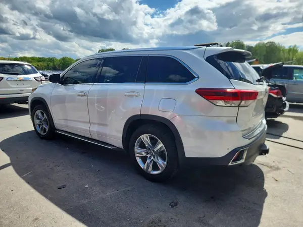 5TDDZRFH3HS373843 2017 TOYOTA HIGHLANDER - Image 2