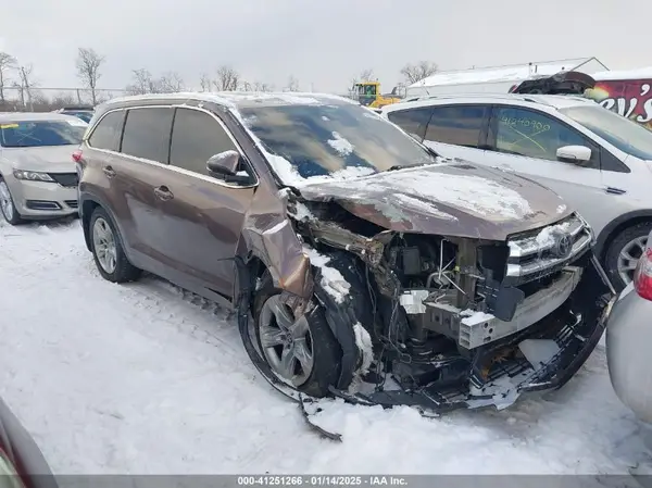 5TDDZRFH3HS395812 2017 TOYOTA HIGHLANDER - Image 1
