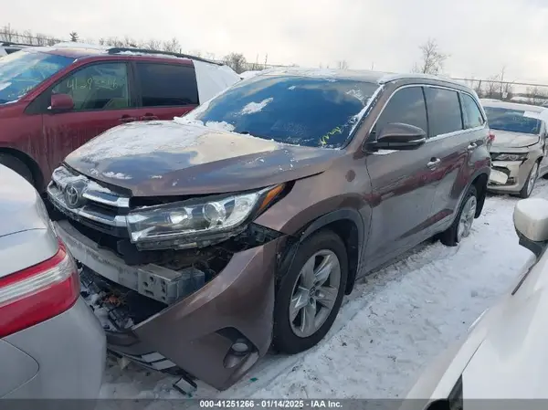 5TDDZRFH3HS395812 2017 TOYOTA HIGHLANDER - Image 2