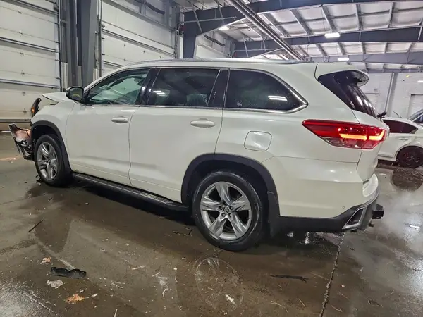 5TDDZRFH3HS431014 2017 TOYOTA HIGHLANDER - Image 2