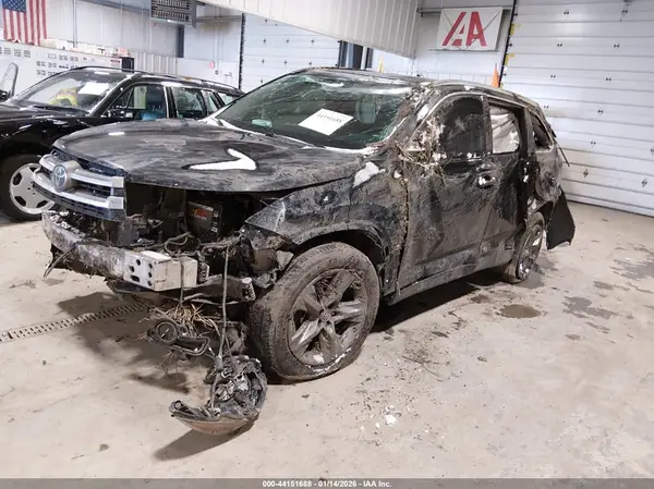5TDDZRFH3HS431837 2017 TOYOTA HIGHLANDER - Image 2