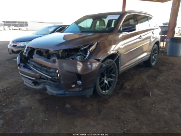 5TDDZRFH3HS434558 2017 TOYOTA HIGHLANDER - Image 2