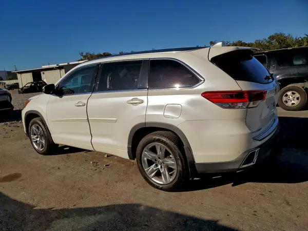 5TDDZRFH3JS488786 2018 TOYOTA HIGHLANDER - Image 2