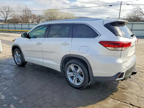 5TDDZRFH3JS490764 2018 TOYOTA HIGHLANDER - Image 2