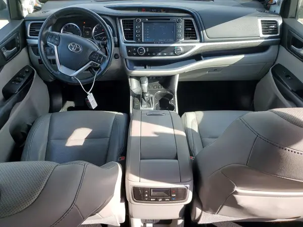 5TDDZRFH3JS490764 2018 TOYOTA HIGHLANDER - Image 8
