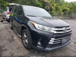 5TDDZRFH3JS495916 2018 TOYOTA HIGHLANDER