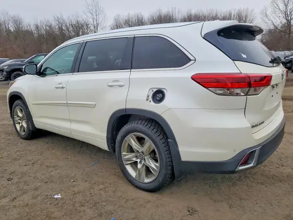 5TDDZRFH3JS496631 2018 TOYOTA HIGHLANDER - Image 2