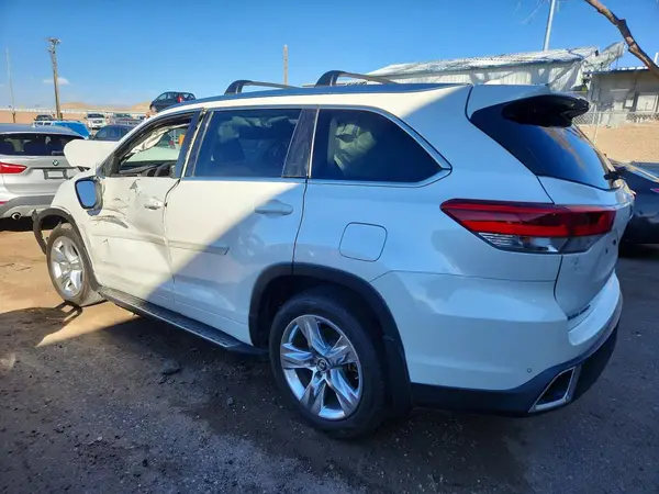 5TDDZRFH3JS805787 2018 TOYOTA HIGHLANDER - Image 2