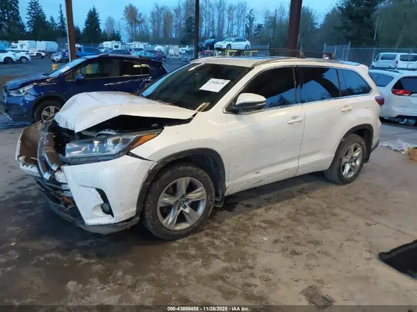 5TDDZRFH3JS806230 2018 TOYOTA HIGHLANDER - Image 2