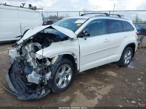 5TDDZRFH3JS813131 2018 TOYOTA HIGHLANDER - Image 2