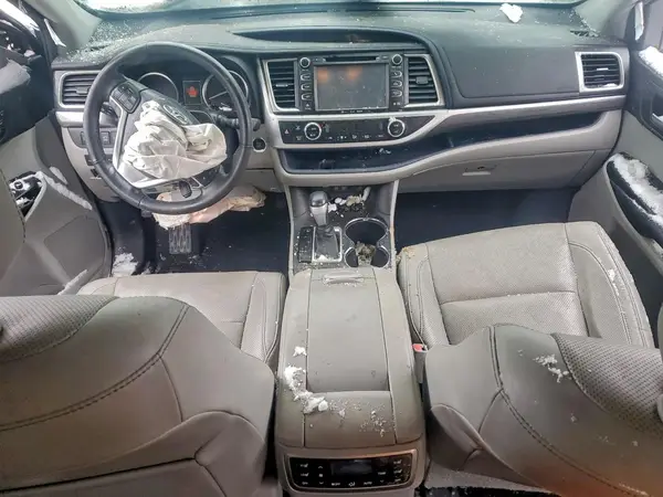 5TDDZRFH3JS819673 2018 TOYOTA HIGHLANDER - Image 8