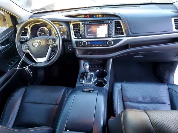 5TDDZRFH3JS821195 2018 TOYOTA HIGHLANDER - Image 8