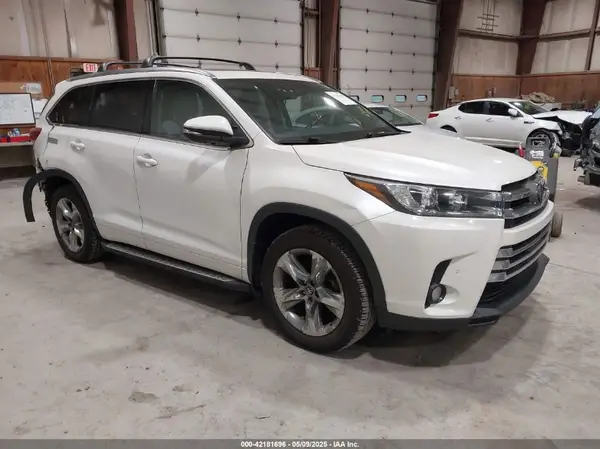 5TDDZRFH3JS827093 2018 TOYOTA HIGHLANDER - Image 1