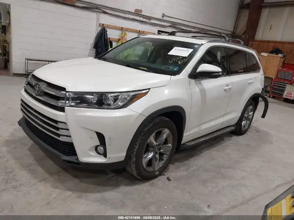 5TDDZRFH3JS827093 2018 TOYOTA HIGHLANDER - Image 2