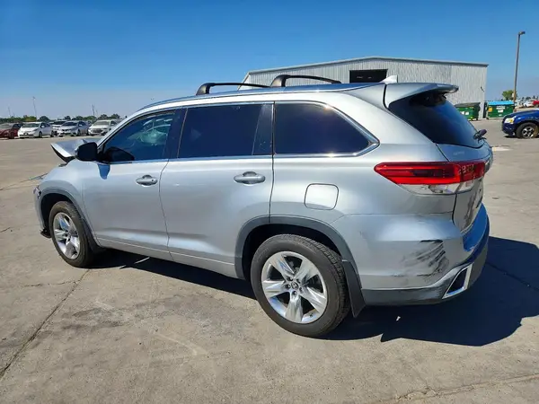 5TDDZRFH3JS828972 2018 TOYOTA HIGHLANDER - Image 2