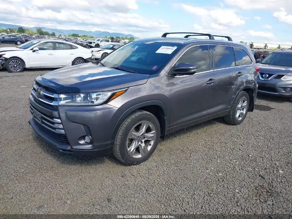 5TDDZRFH3JS829698 2018 TOYOTA HIGHLANDER - Image 2