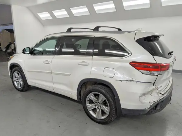 5TDDZRFH3JS841219 2018 TOYOTA HIGHLANDER - Image 2